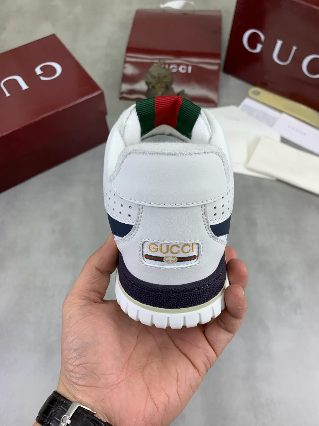 Men's men's shoes 💰P542 new Gucci Gucci couple 🧑‍🤝‍🧑 autumn and winter low-end catwalk casual sneakers, top version! Oil edge craftsmanship. New model for early spring, creating a perfect style, cool and sassy, ​​c-position fashionable wear, classic shoe style with retro and futuristic feel, showing exquisite texture! Open mold to customize high-density outsole. Comes fully packaged. Size: 35-45 Fabric: Imported calfskin punching Lining: Imported original towel lining